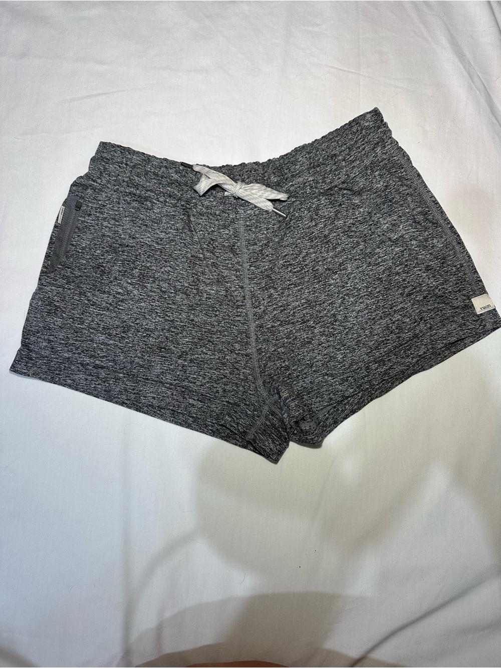 Vuori Halo Performance Shorts
Womens Small Gray Dreamknit
Drawstring Pocket